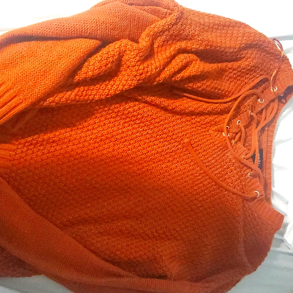 rue21 size L orange sweater